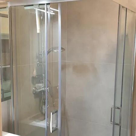Sfeervolle In Complex Met Zwembad - Gratis Parking - Gelijkvloers Apartment *